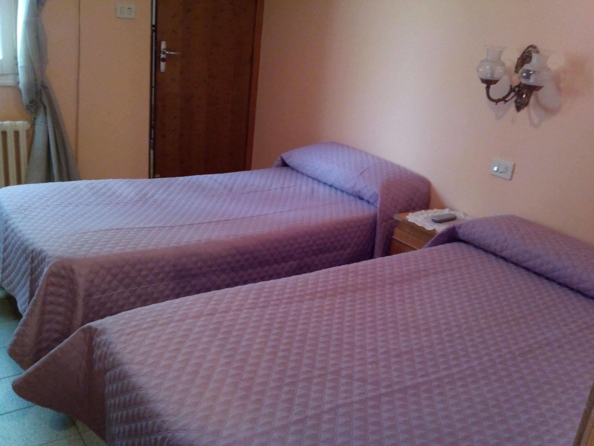Pension Las Palmeras Lalín 외부 사진